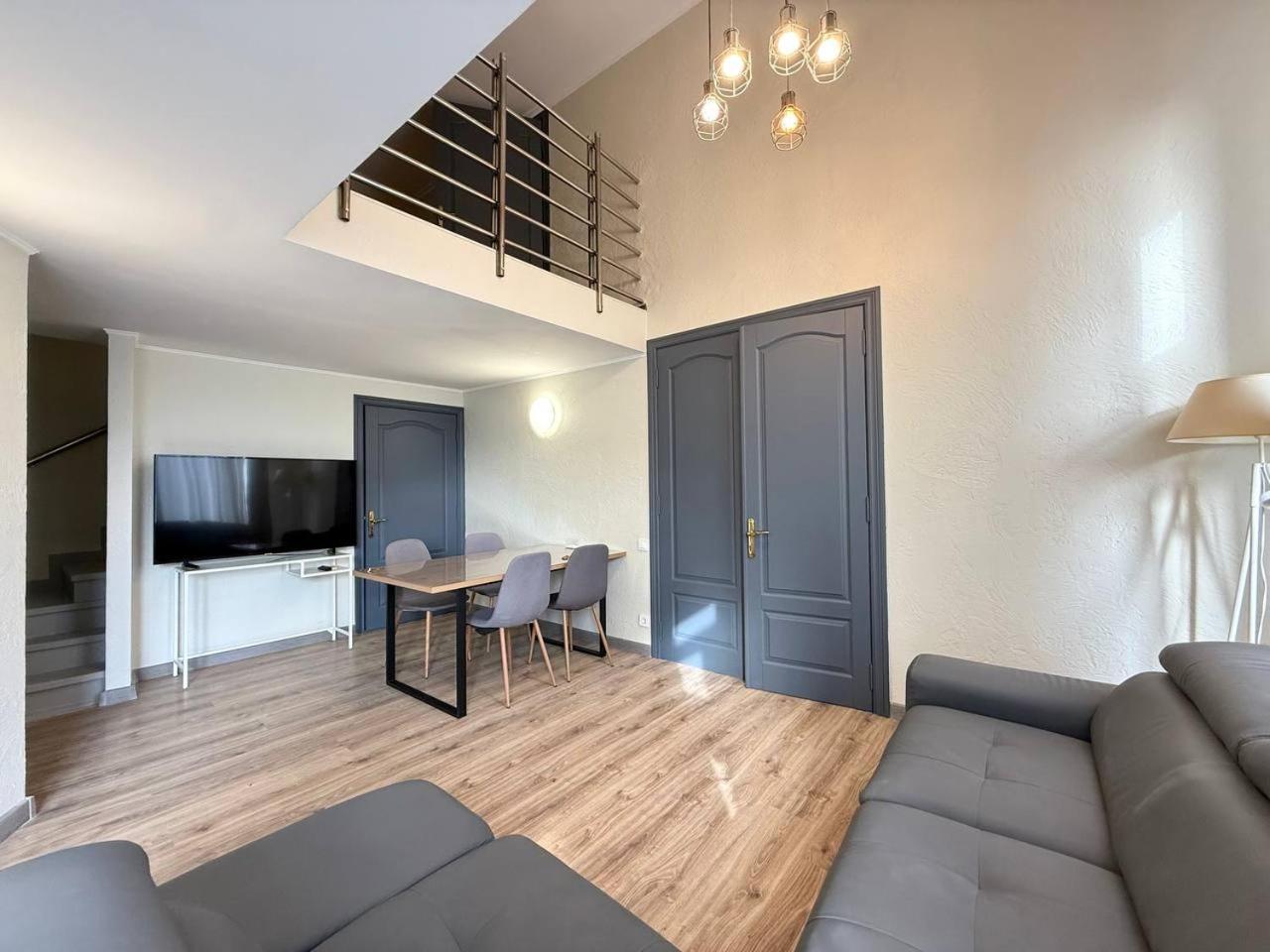 18 Deribasivska Street Jacuzzi Apartment Οδησσός Εξωτερικό φωτογραφία